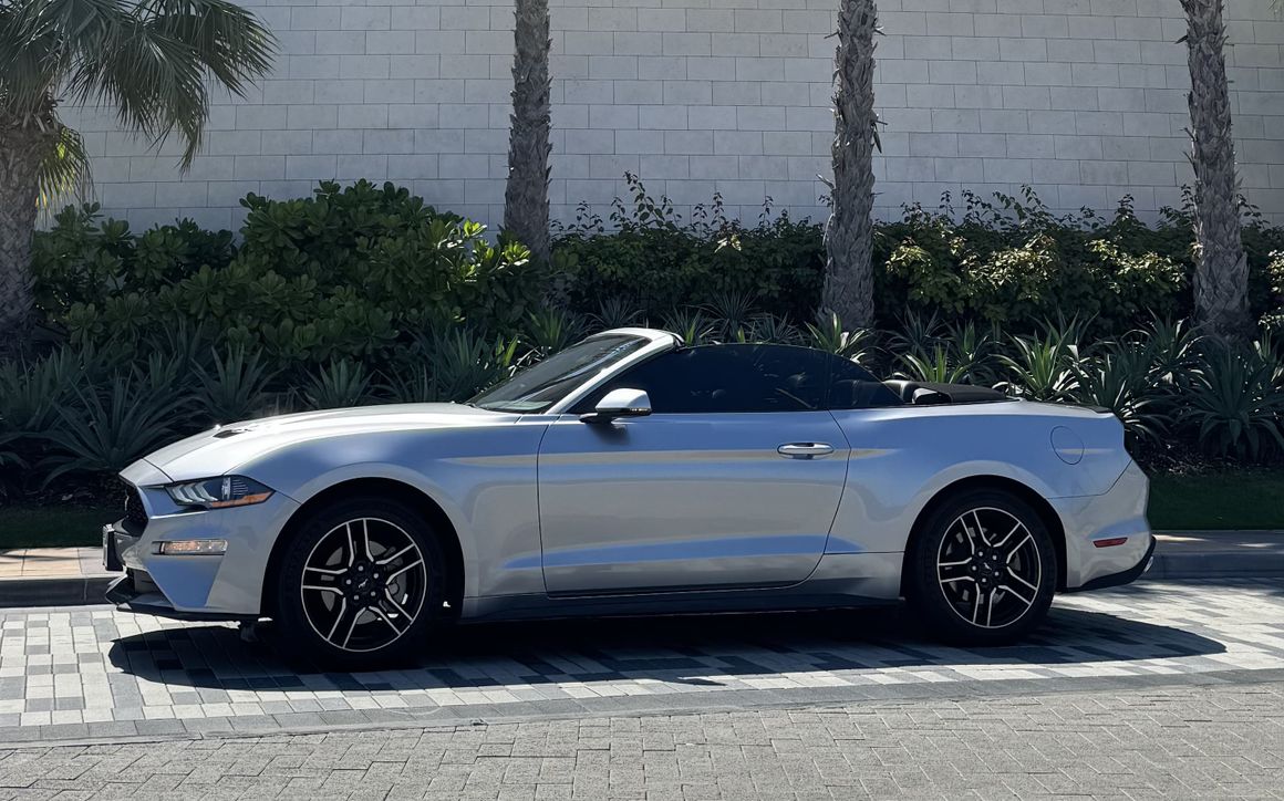 Ford Mustang - image 2