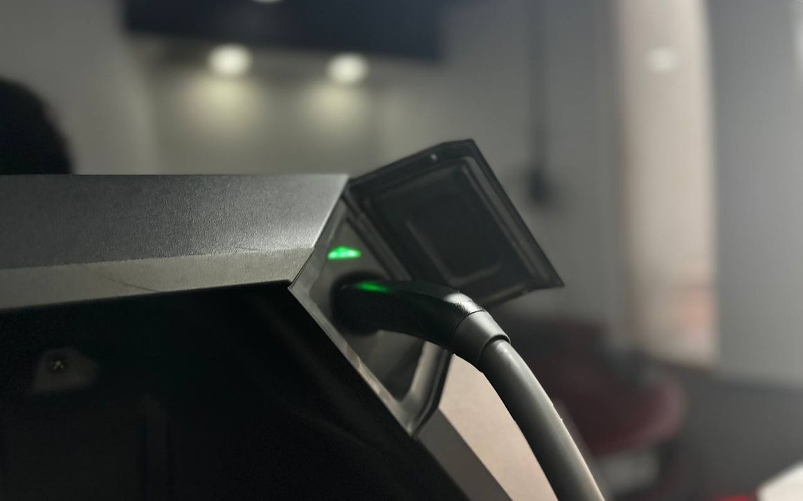 Tesla CYBERTRUCK CYBERBEAST - image 7