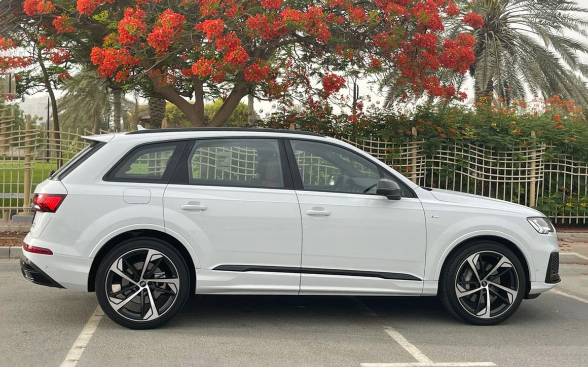 AUDI Q7 - image 2