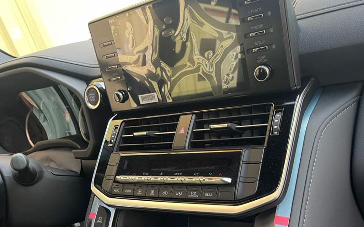 TOYOTA Land Cruiser - image 4