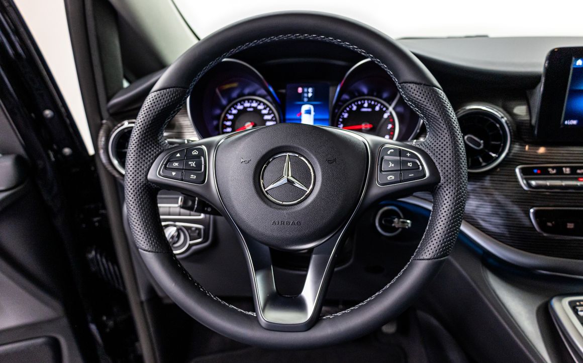 Mercedes V250 - image 6