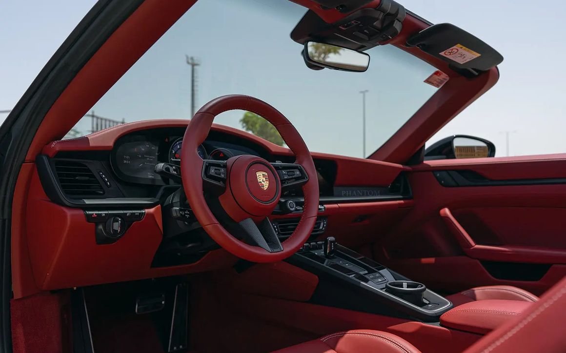 Porsche 911 GTS Cabriolet - image 8