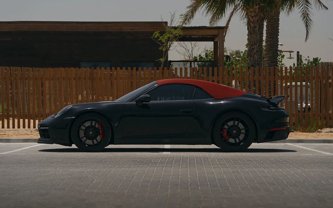 Porsche 911 GTS Cabriolet - image 3