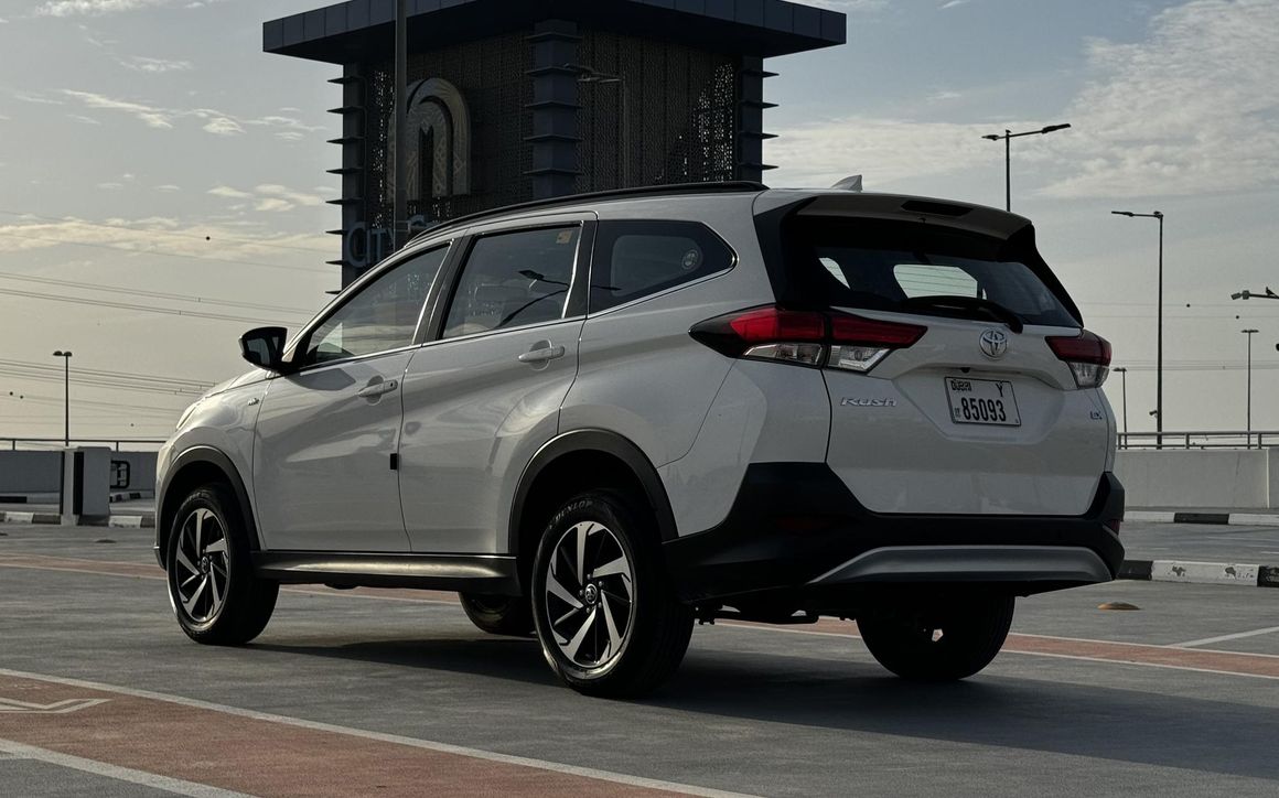 Toyota Rush 2023 - image 4