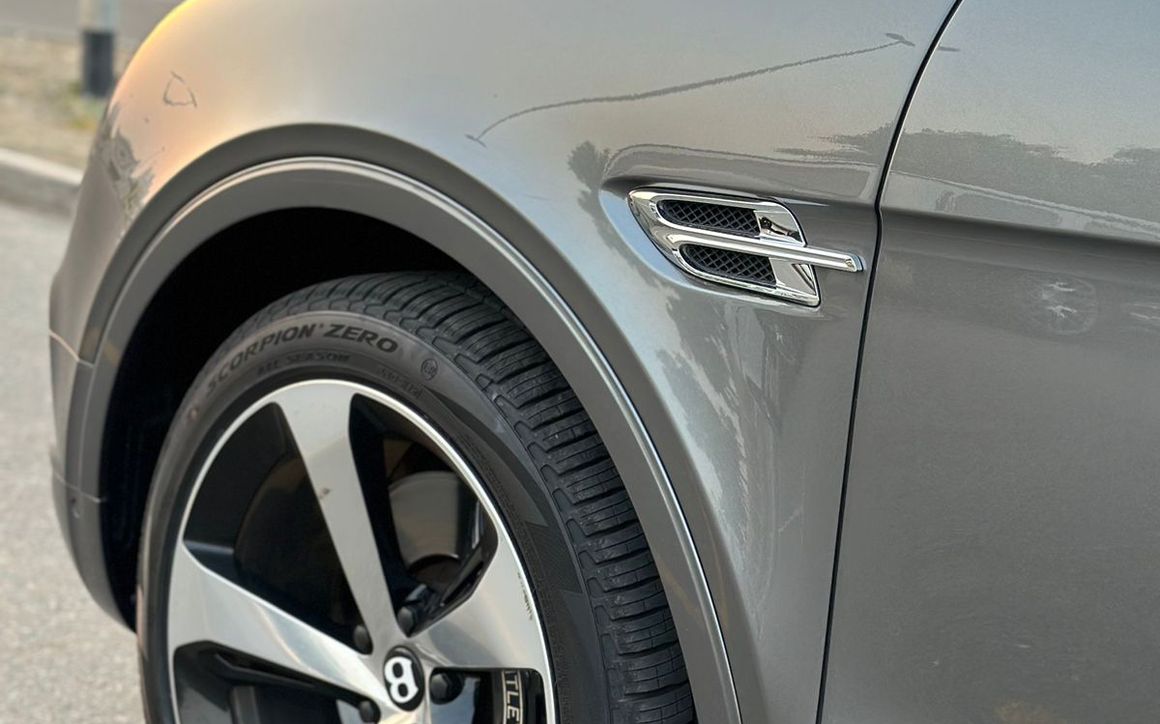 BENTLEY BENTAYGA - image 8