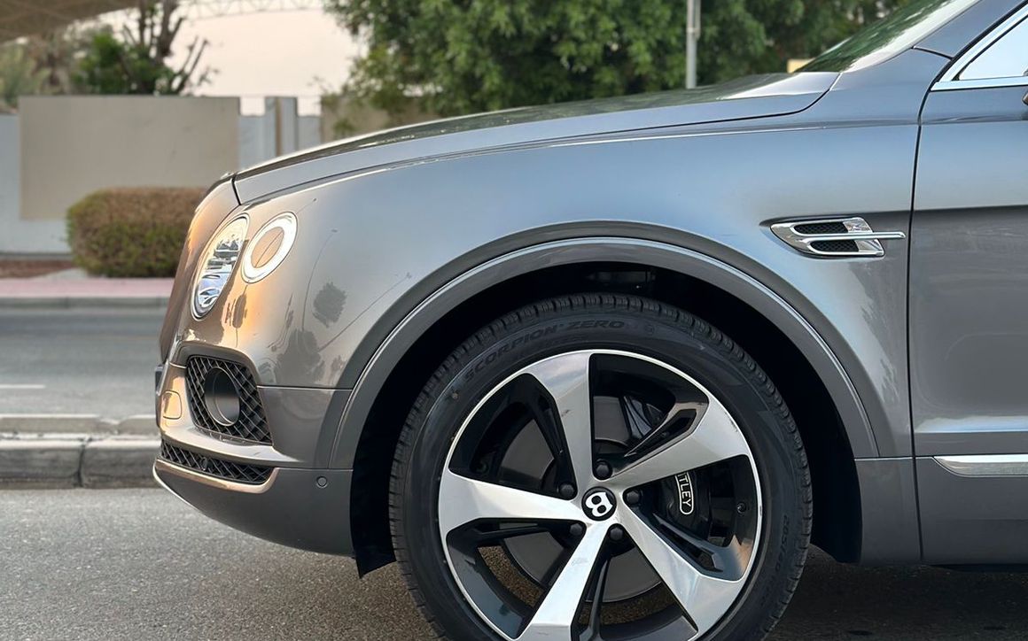 BENTLEY BENTAYGA - image 6