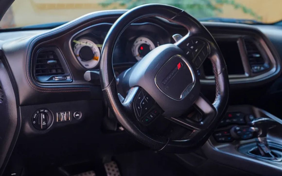 DODGE CHALLENGER - image 10