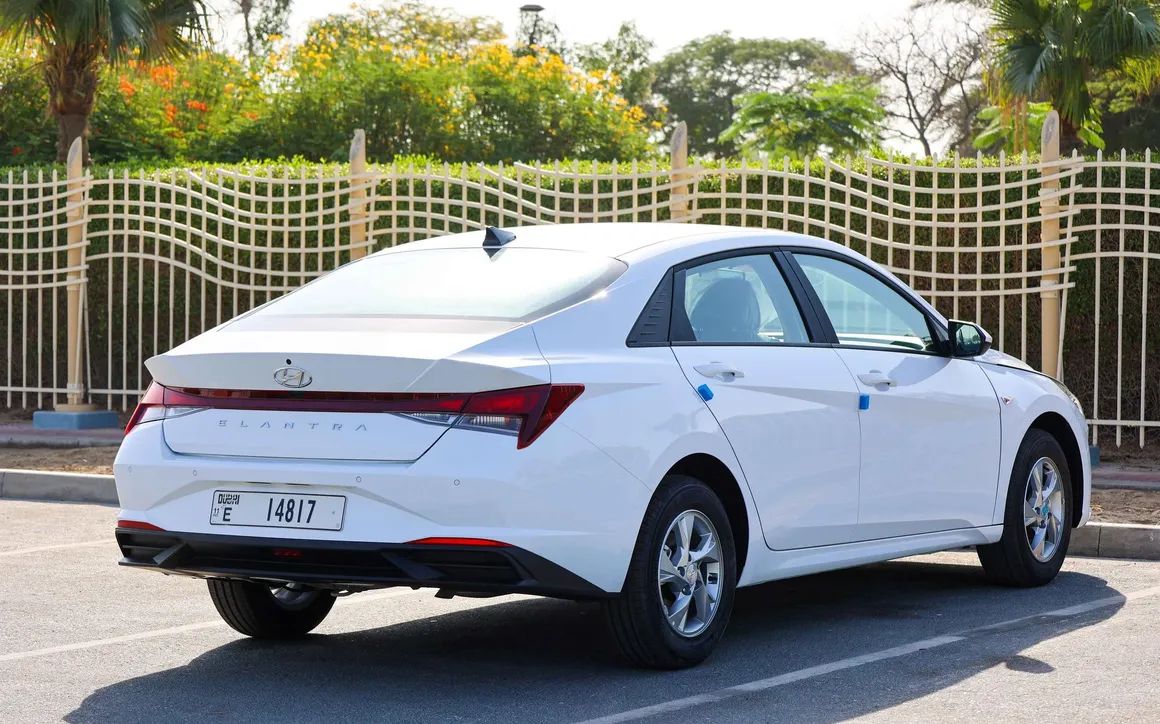 Hyundai Elantra - image 8