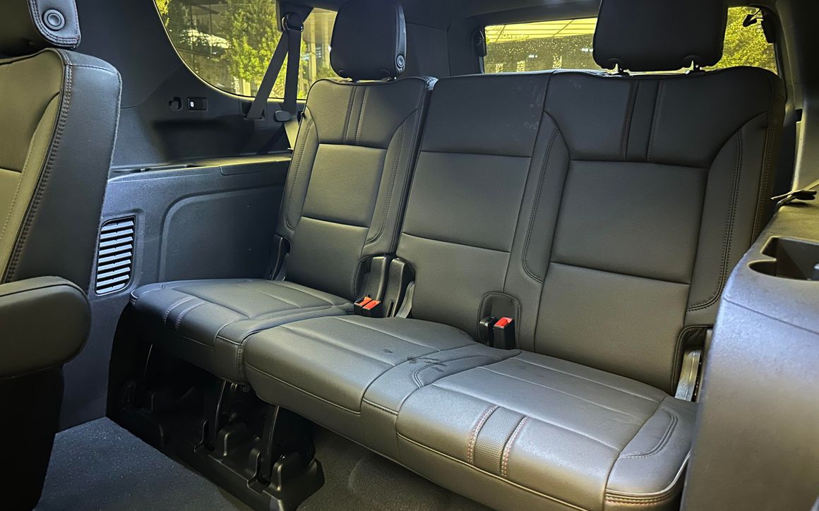 Chevrolet Suburban - image 16