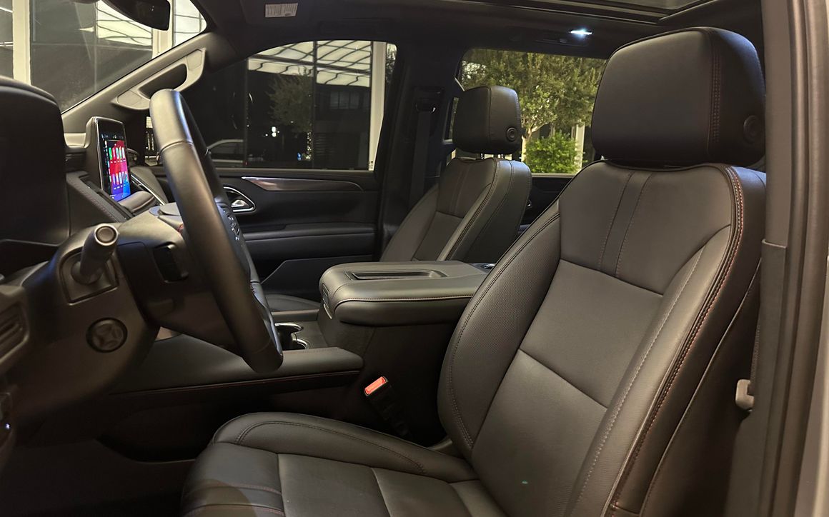Chevrolet Suburban - image 12