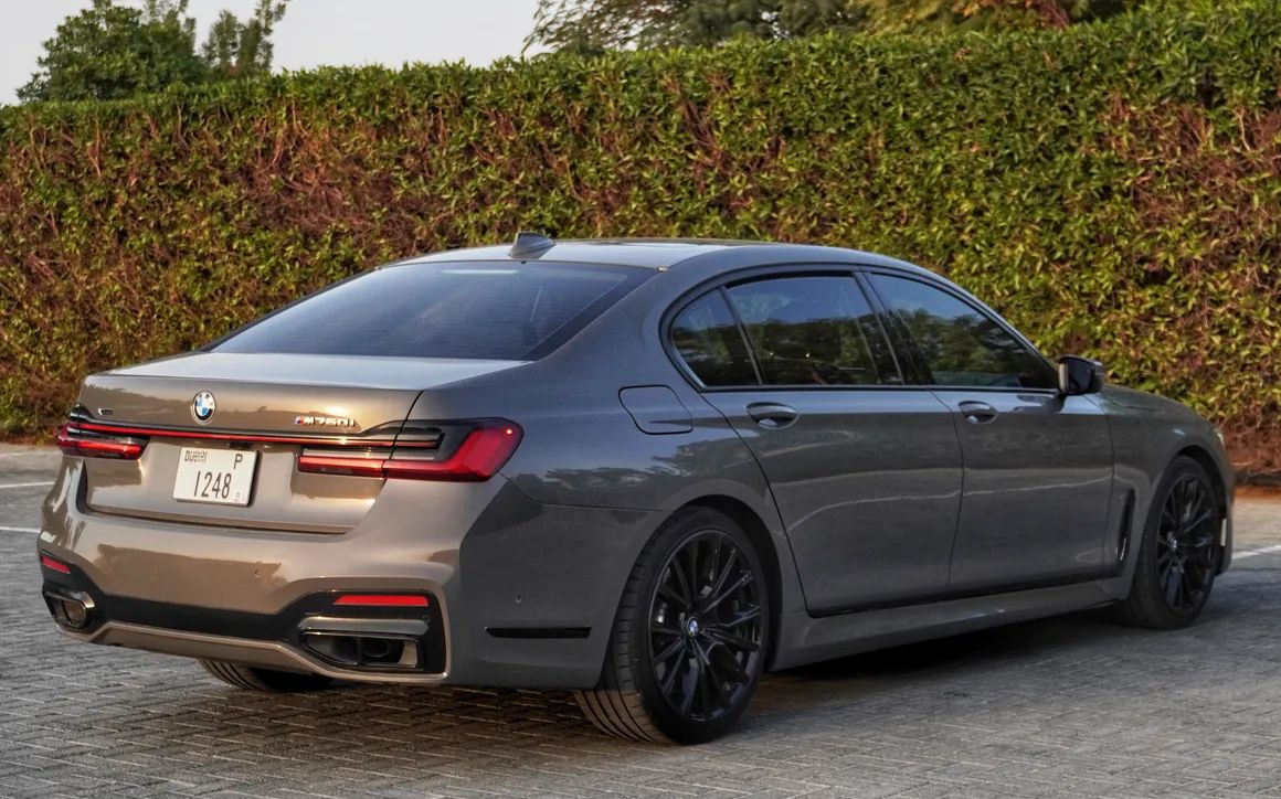 BMW 740I - image 6