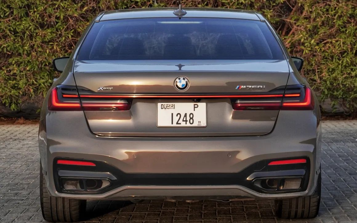 BMW 740I - image 5