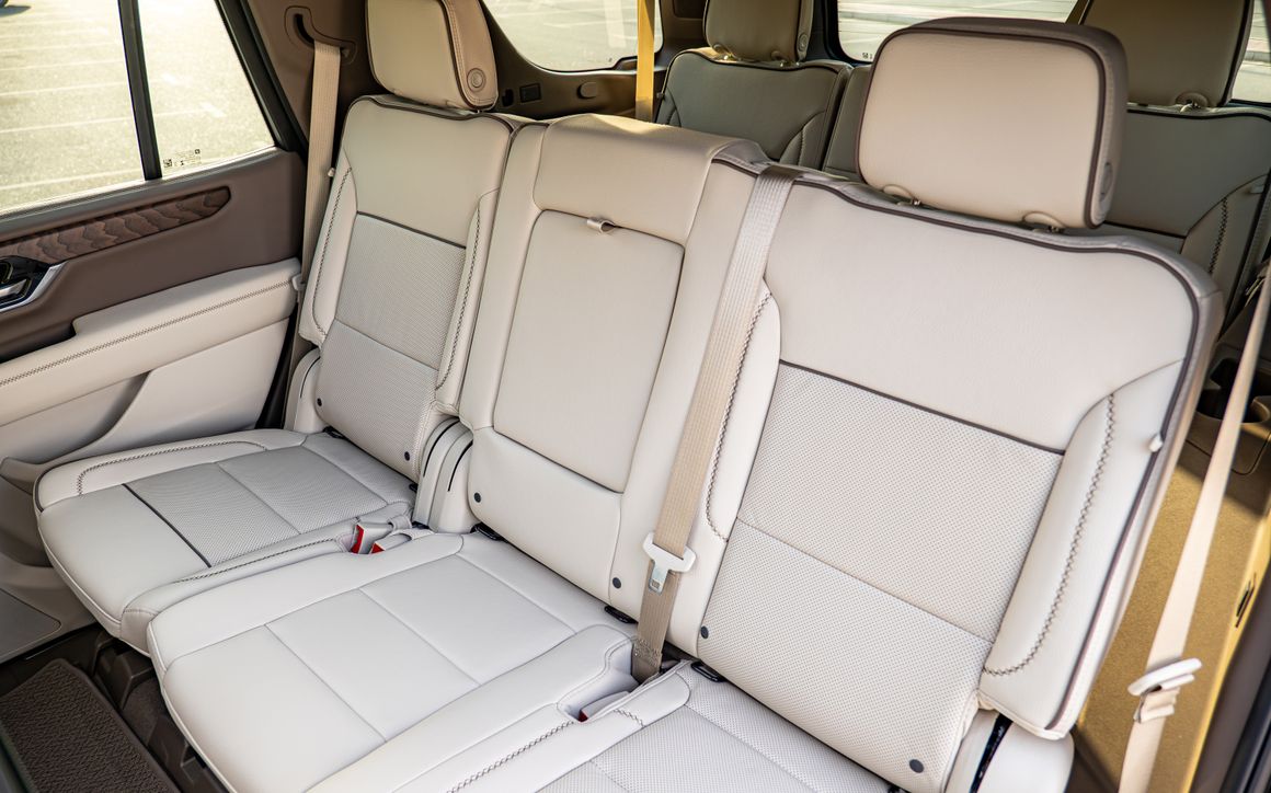 GMC Yukon Denali - image 10