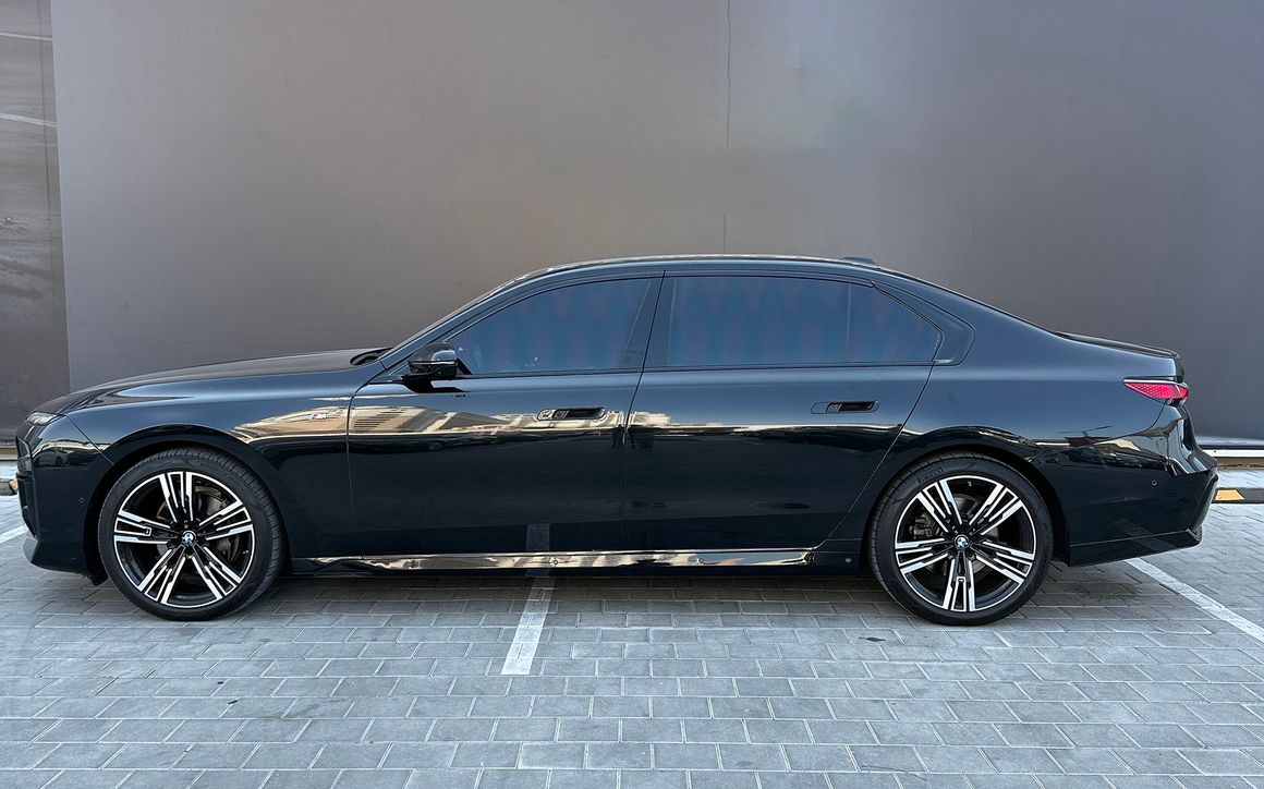 BMW 735I - image 2