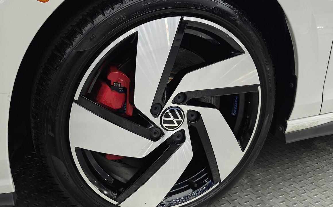 VOLKSWAGEN GOLF GTI - image 6