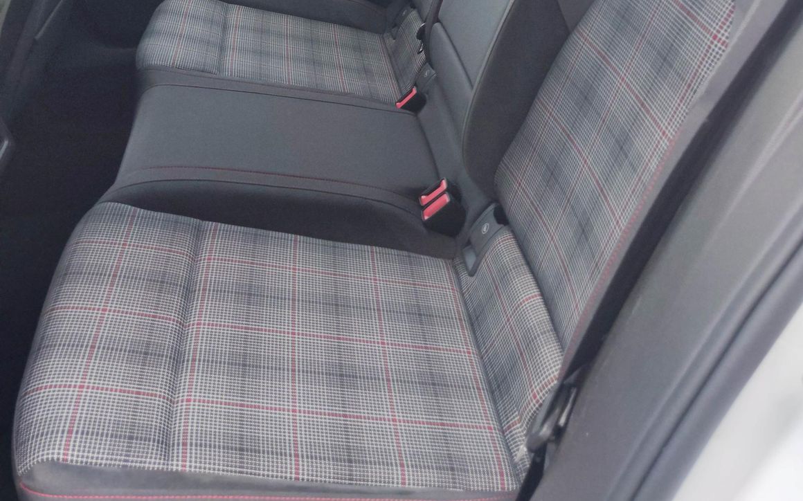 VOLKSWAGEN GOLF GTI - image 10