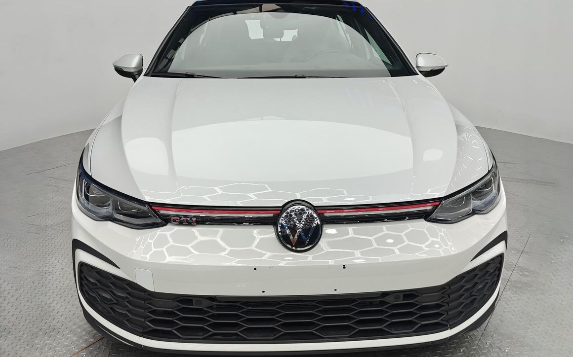VOLKSWAGEN GOLF GTI - image 3