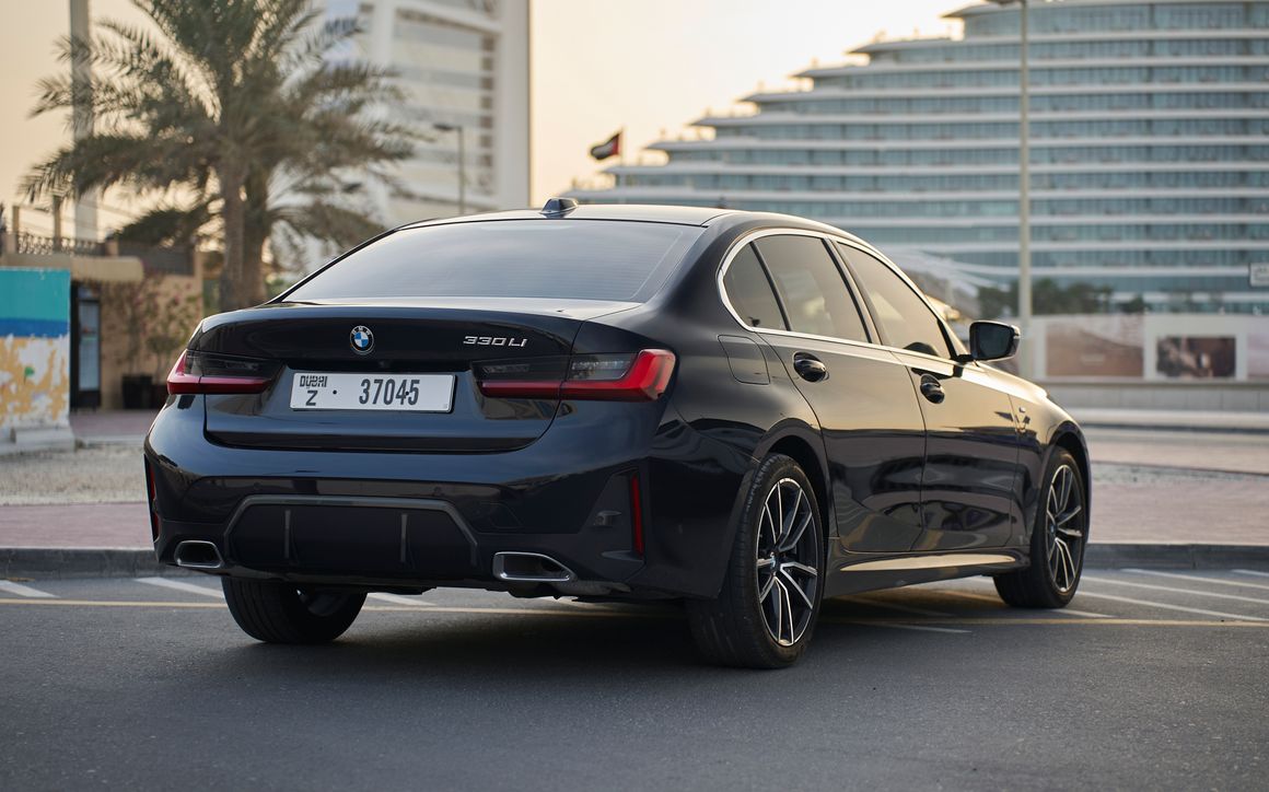 BMW 330 - image 5