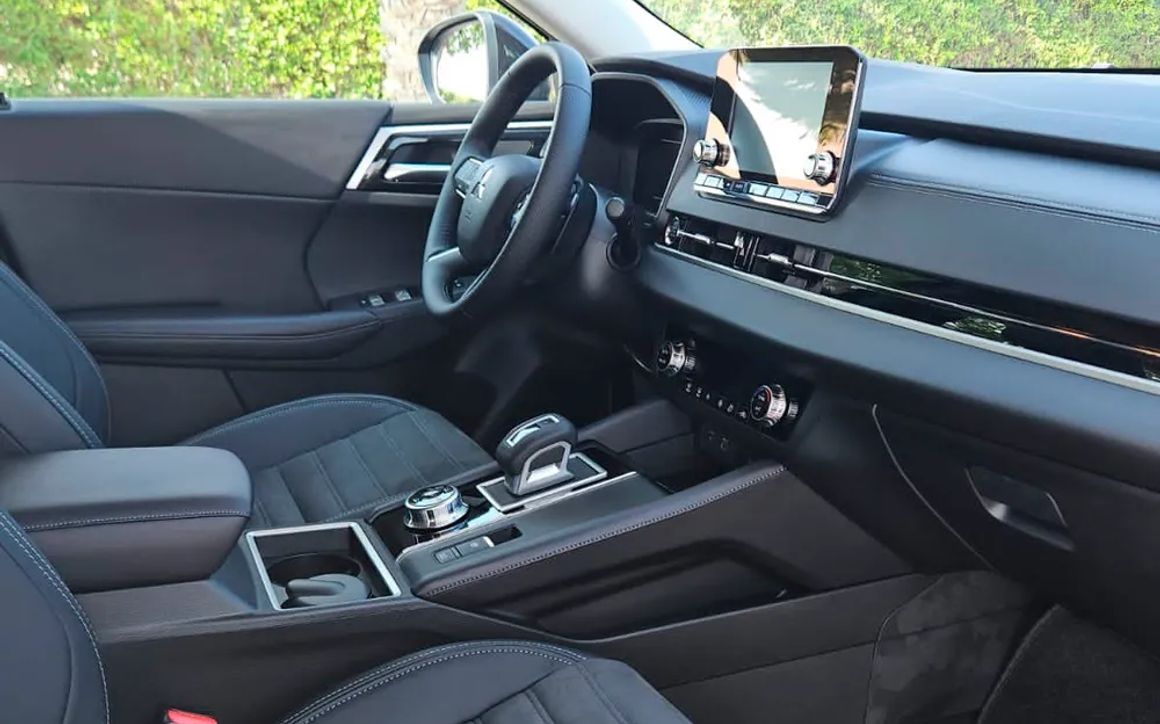 MITSUBISHI OUTLANDER - image 10