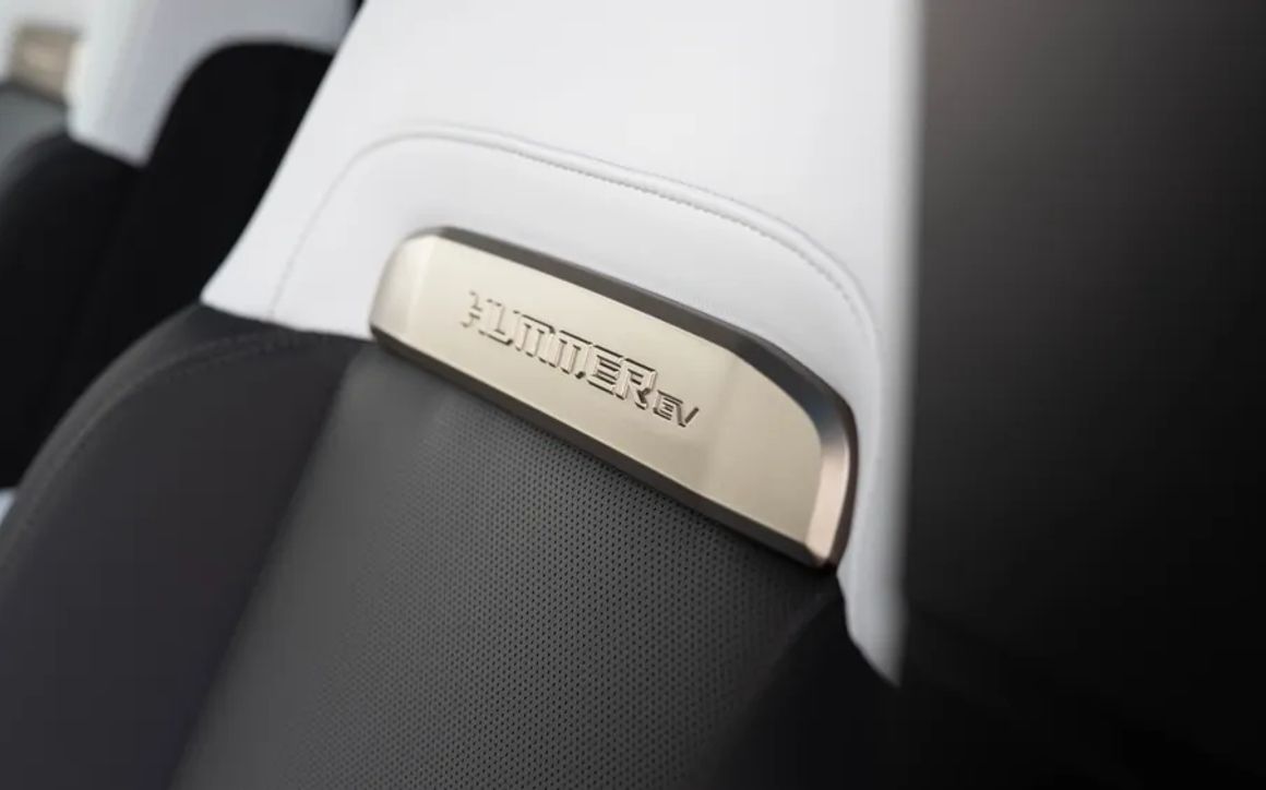 GMC HUMMER EV - image 13