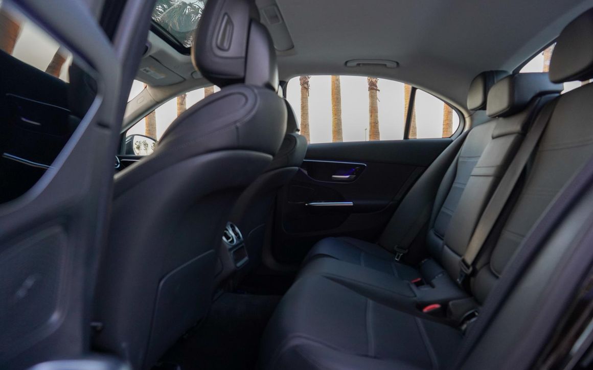 Mercedes Benz C300 4Matic - image 10