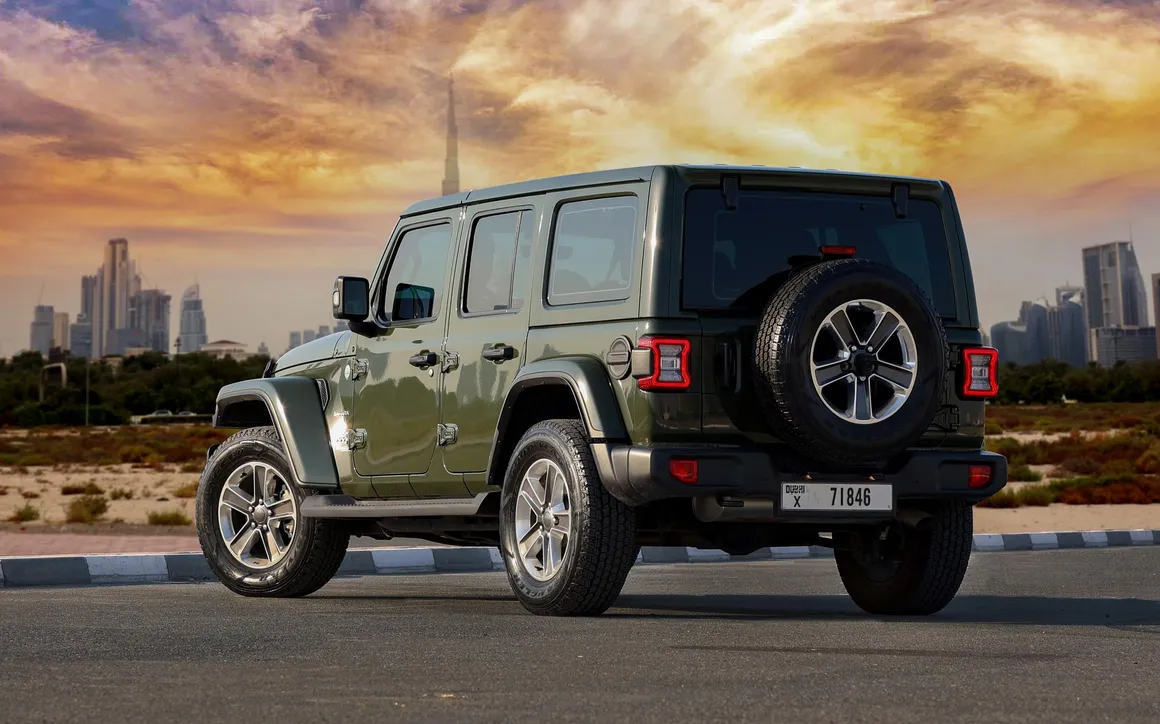 Jeep Wrangler Sahara Convertible - image 6