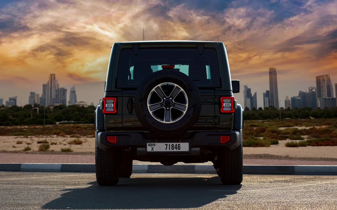 Jeep Wrangler Sahara Convertible - image 7
