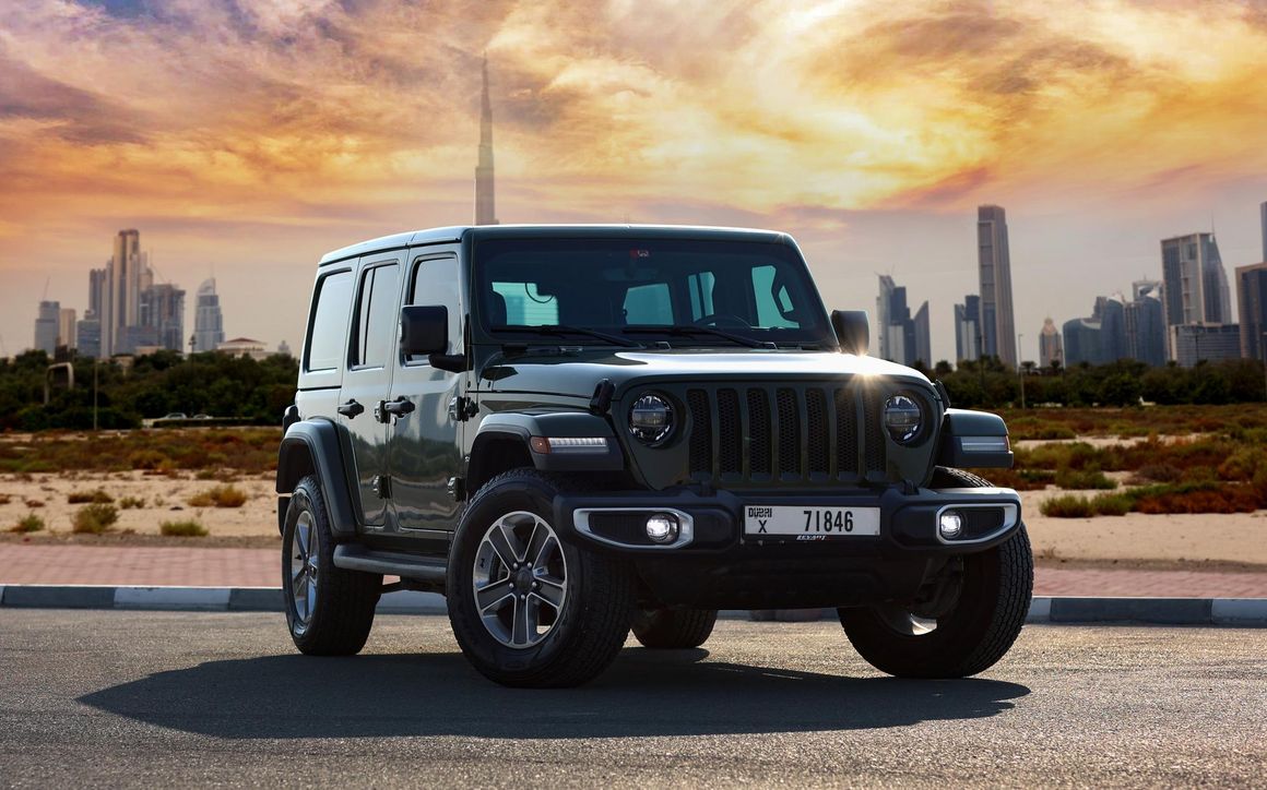 Jeep Wrangler Sahara Convertible - image 4