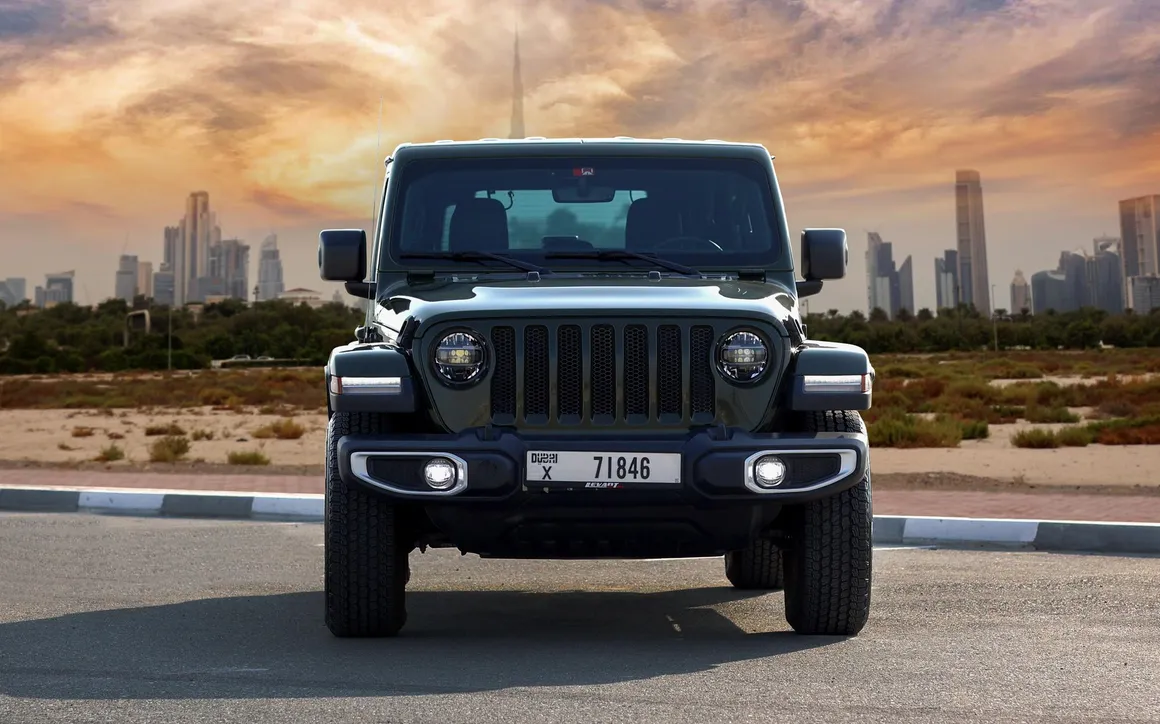 Jeep Wrangler Sahara Convertible - image 2