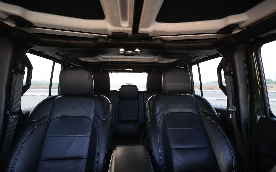 Jeep Wrangler Sahara Convertible - image 11