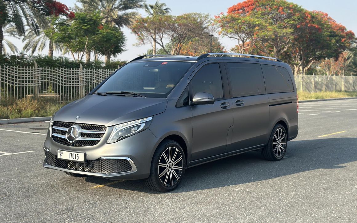 Mercedes V250 - image 1