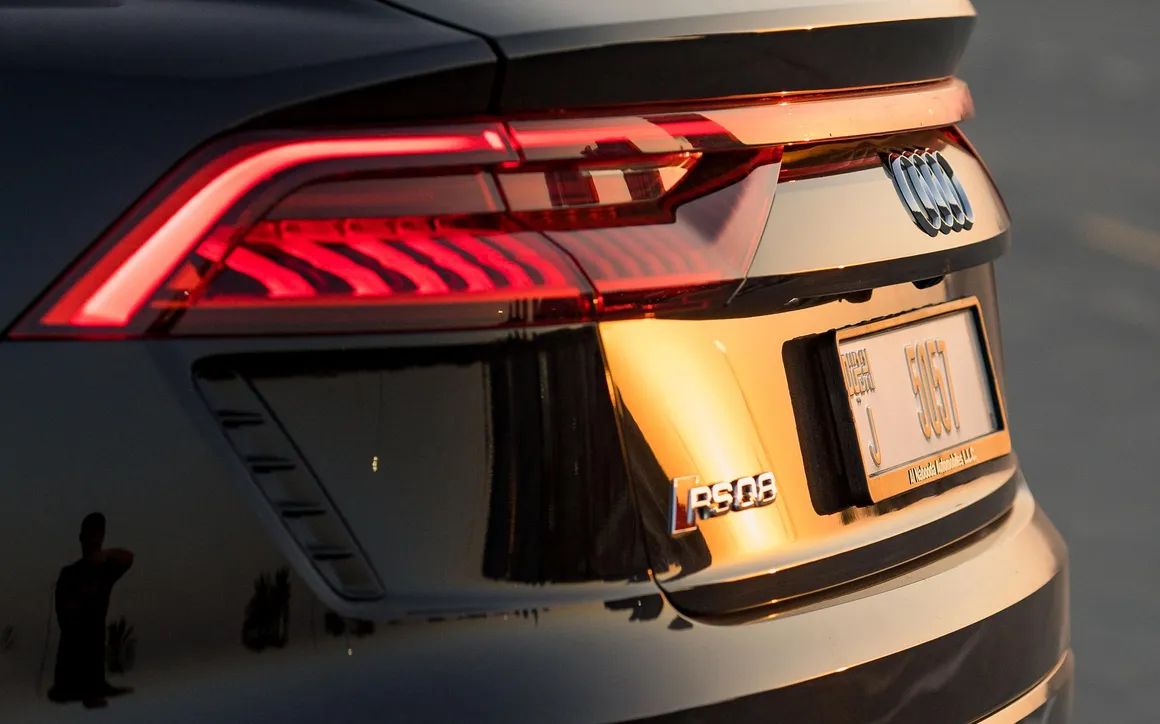 Audi RSQ8 - image 6