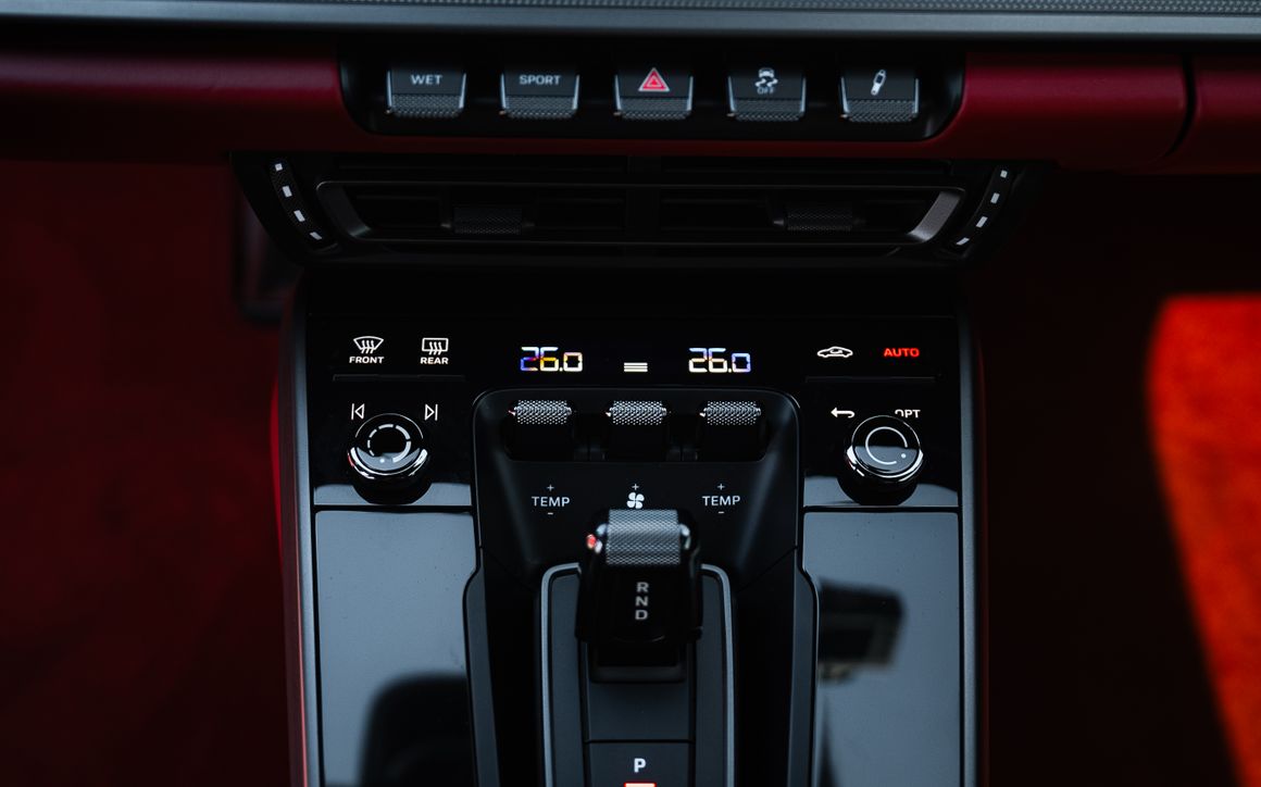 PORSCHE 911 CARRERA 4 - image 21