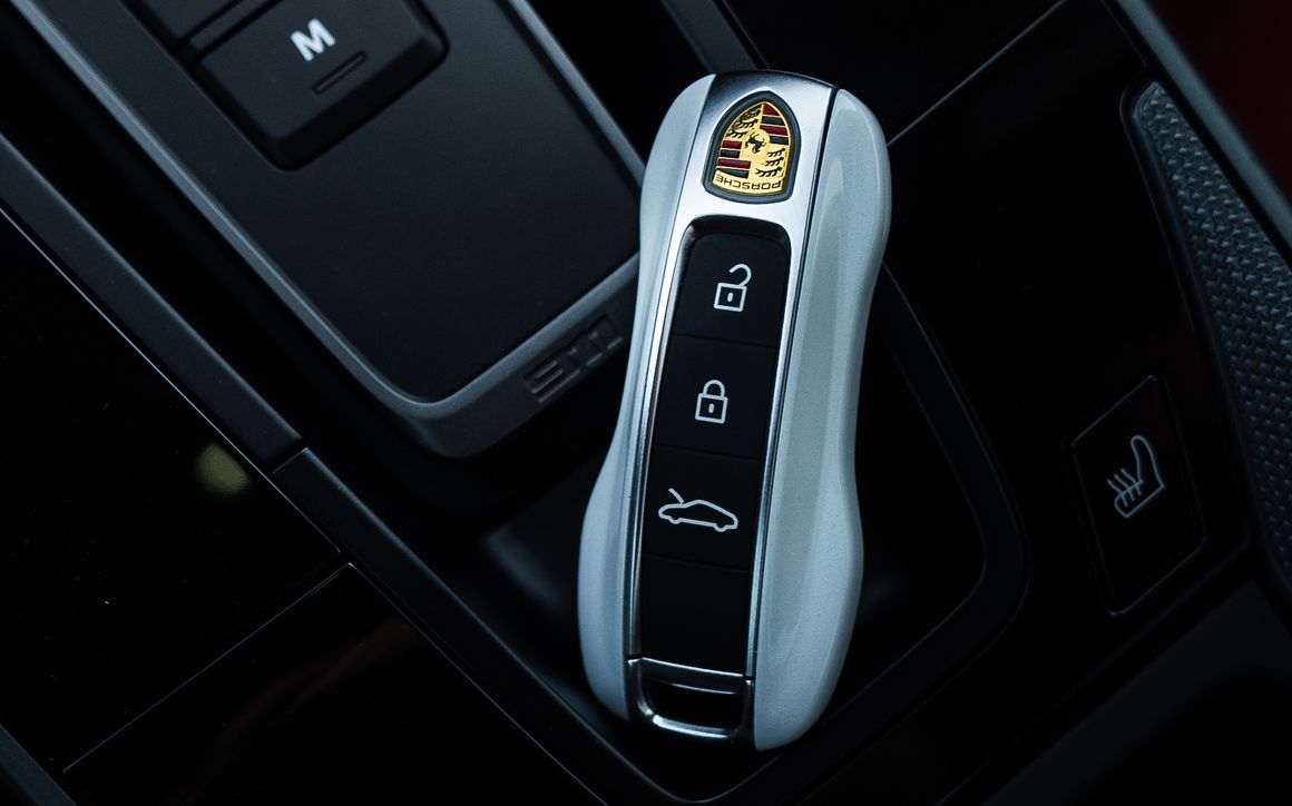 PORSCHE 911 CARRERA 4 - image 22