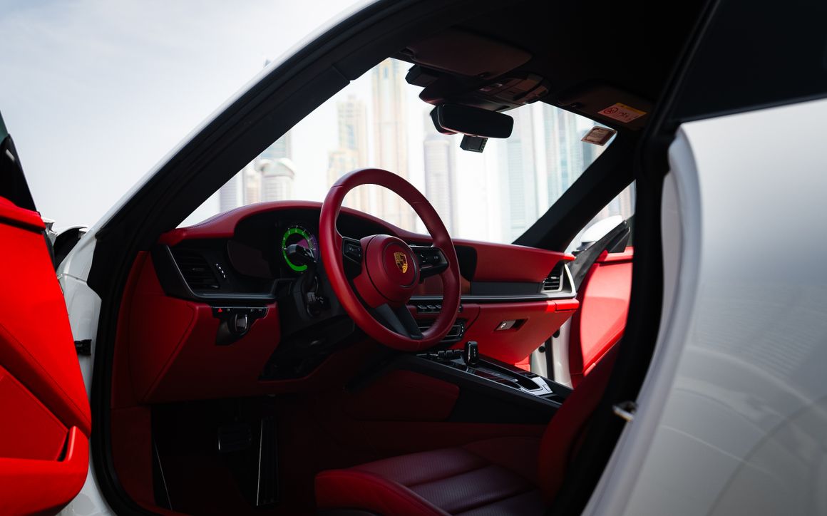 PORSCHE 911 CARRERA 4 - image 14