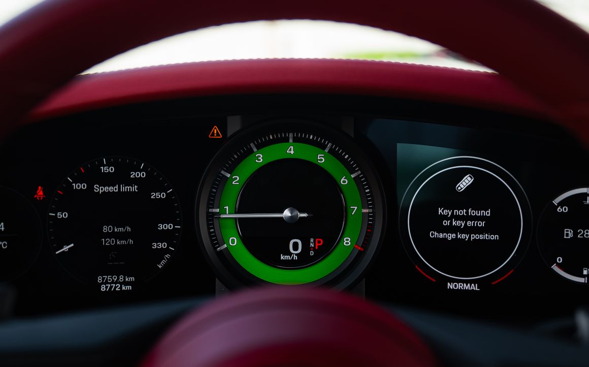 PORSCHE 911 CARRERA 4 - image 20