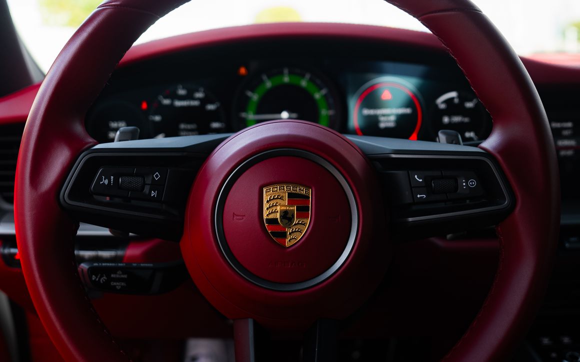 PORSCHE 911 CARRERA 4 - image 19