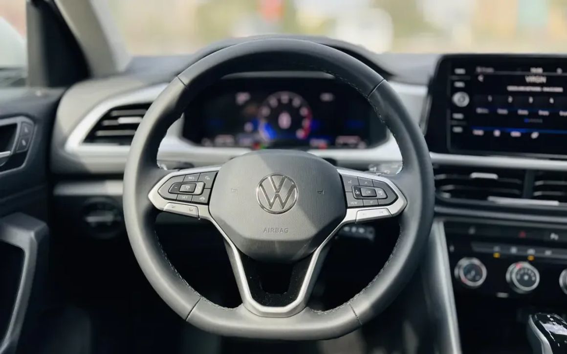 VOLKSWAGEN T-ROC LIFE+ - image 8