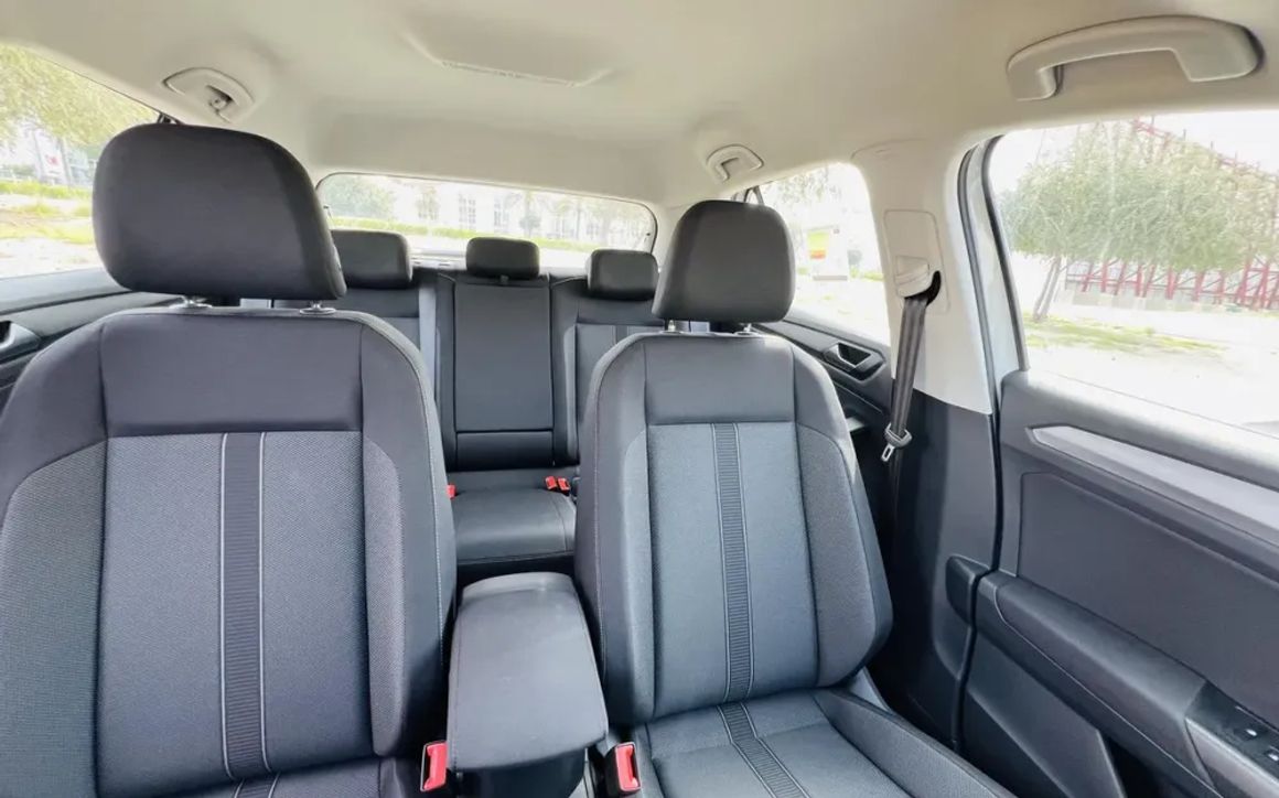 VOLKSWAGEN T-ROC LIFE+ - image 10