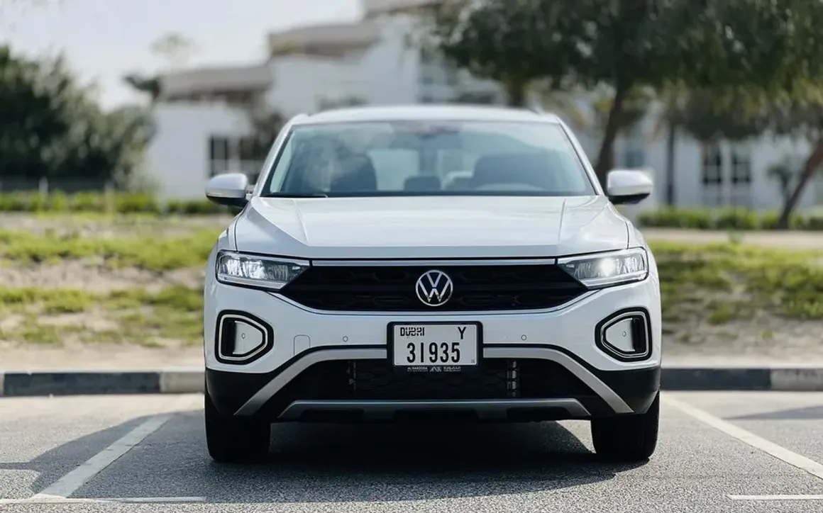 VOLKSWAGEN T-ROC LIFE+ - image 2