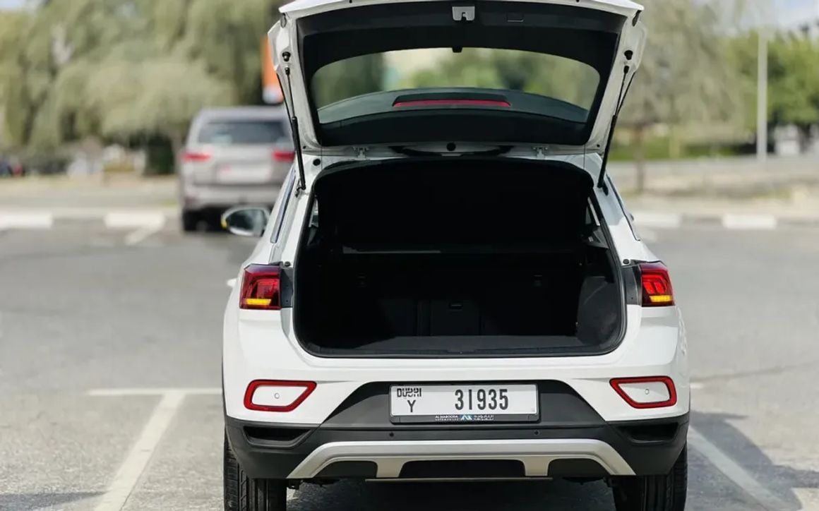 VOLKSWAGEN T-ROC LIFE+ - image 5