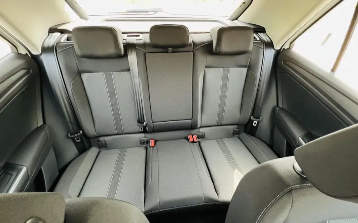 VOLKSWAGEN T-ROC LIFE+ - image 9