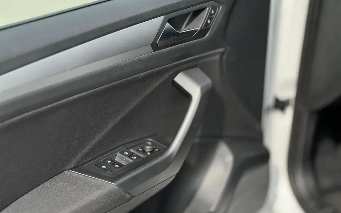 VOLKSWAGEN T-ROC LIFE+ - image 13