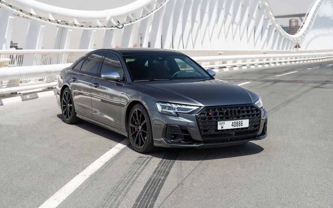 Audi S8 - image 6
