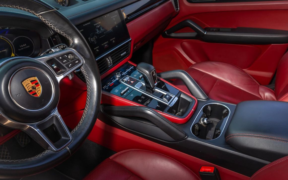 PORSCHE CAYENNE - image 20
