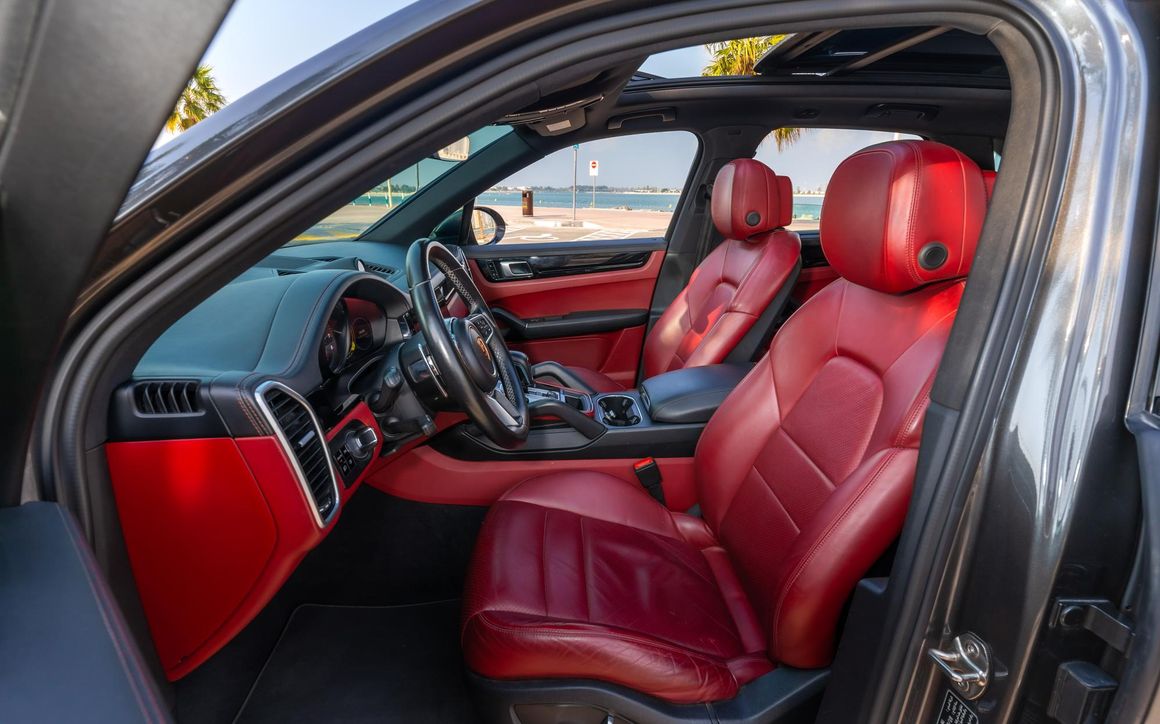 PORSCHE CAYENNE - image 19
