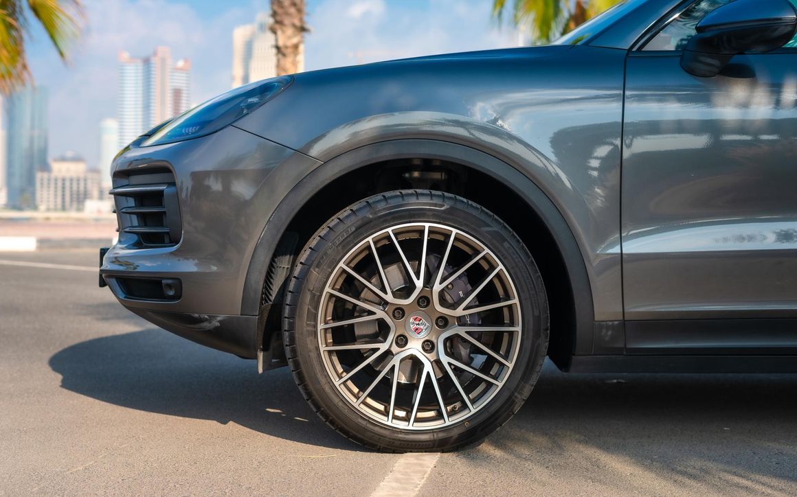 PORSCHE CAYENNE - image 16