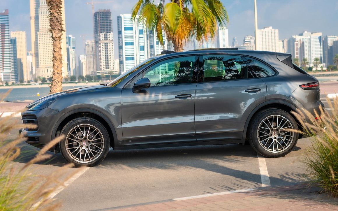 PORSCHE CAYENNE - image 2