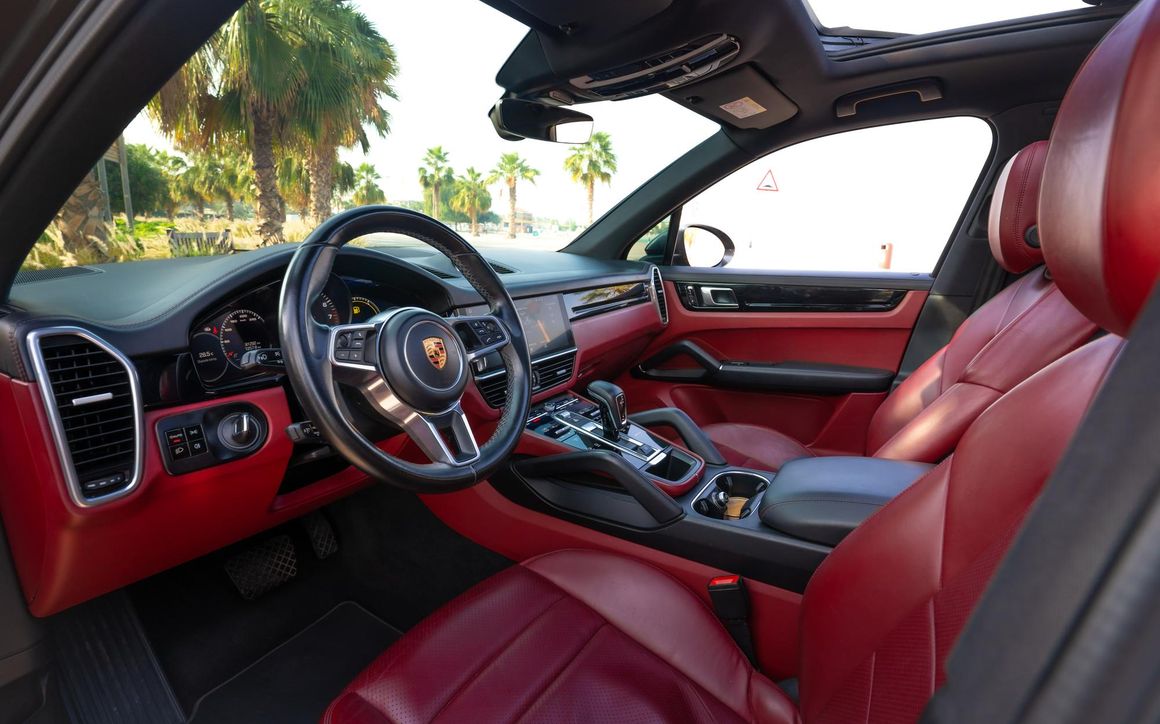 PORSCHE CAYENNE - image 18