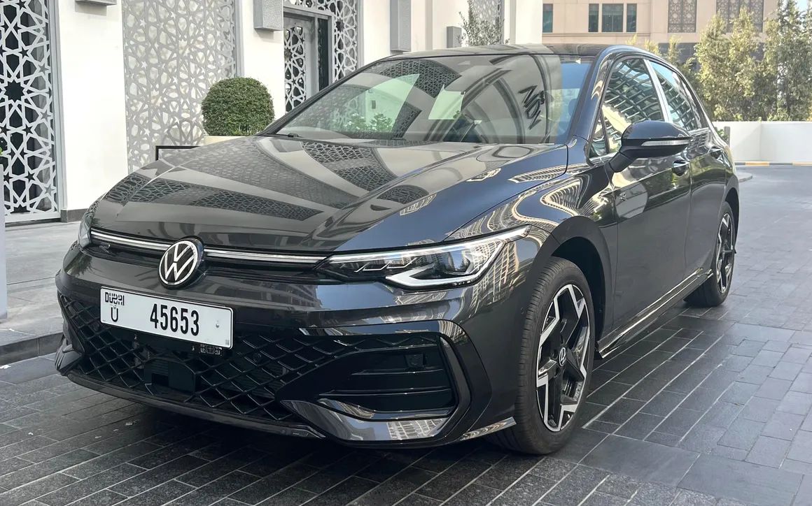 Volkswagen Golf R Line 2025 - image 1
